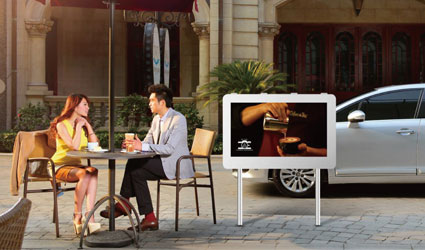 屋外用広告モニタの特徴